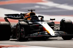 La Ferrari impressiona con la P1, mentre Verstappen batte la McLaren nelle FP1