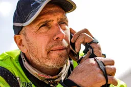 Nederlandse motorrijder komt zwaar ten val in Dakar Rally; toestand kritiek