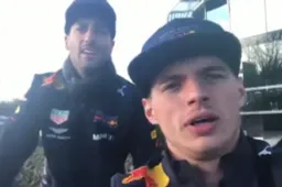 Oh boy: Daniel Ricciardo en Max Verstappen op driftbikes in Milton Keynes!