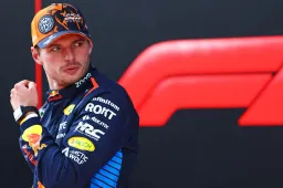 Verstappen weet oplossing voor FIA-straffen: 'Kan in het Limburgs schelden'