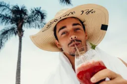 Overzicht | F1-coureurs op vakantie: zon, cocktails en karten