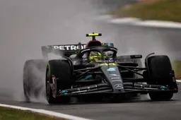 Gaat Hamilton Mercedes verlaten voor Ferrari? ‘Enorm risico’