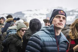Verstappen relaxt na vakantie: "Ik weet wat mij te wachten staat"