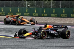 WK-stand coureurs | Verstappen verstevigt leiding ondanks crash