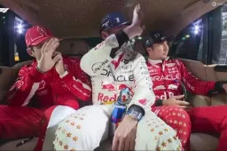 Verstappen in 'cooldown limousine': 'Hij reed gewoon tegen mij aan'