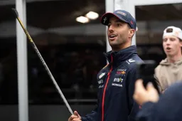 Verstappen blij met ondersteuning Ricciardo: 'Sta ik ook niet versteld van'