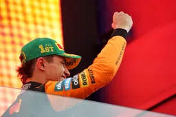 Norris's race engineer had to calm him down because of Verstappen