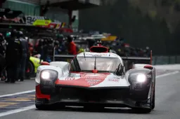 Vídeo | Red Bull da ejemplo, Toyota imita en Spa