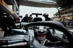 Hamilton: "Contractonderhandeling met Mercedes is uitgesteld"