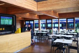 Red Bull-motorhome is omgetoverd tot Skihut
