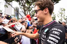 Horner diz que a Red Bull está "considerando" Russell com seu contrato expirando