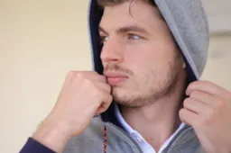 Verstappen presenteert nieuwe kledinglijn in samenwerking met Puma