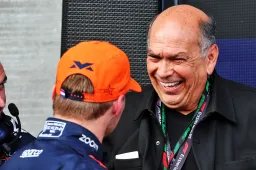 El padre de Pérez afirma que Checo tiene más patrocinadores que Hamilton y Verstappen