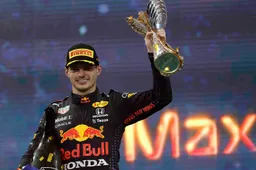 Verstappen na WK-titel: "Hamilton geweldige coureur en concurrent"