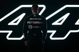 Mercedes kondigt terugkeer Hamilton aan: "44 is back"