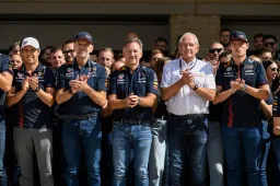 Red Bull rend un magnifique hommage à Dietrich Mateschitz