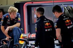 ¿Fracasó Red Bull en la preparación de Lawson? Mira a Mercedes y Antonelli