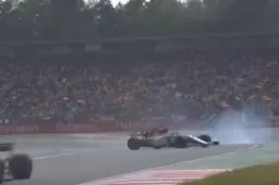 Leclerc maakt een mooie 360 in de natte omstandigheden
