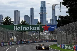 Stelling | Alleen een regendans kan Verstappen aan de overwinning helpen?