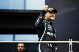 Wolff se réjouit du retour "incroyablement important" de Bottas chez Mercedes
