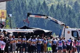 Ricciardo kritisch op juichende fans na crash: "Dat verwacht je van kinderen"