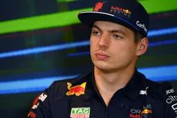 Verstappen legt uit waarom hij meer moeite heeft met de RB18 dan Perez