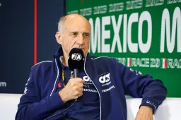 Tost deelt geheim met F1-commentator: ‘Twee coureurs horen niet in F1’