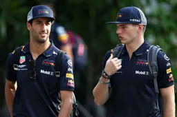 Verstappen: 'Ik moet zo rijden omdat de wagen te traag is'