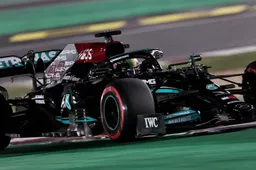 Mercedes legt uit waarom Hamilton in Qatar met een oude motor reed