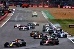Sainz mag opnieuw vanaf pole beginnen voor de herstart, Verstappen weer P2