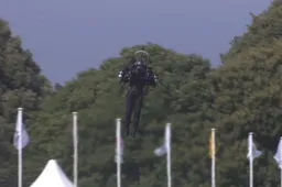 Vliegend over Goodwood met een jet pack!