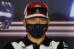 Unieke beelden: Lachende Raikkonen in melige bui met Kubica en Giovinazzi