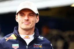 Verstappen se queda en Red Bull Racing y rechaza el interés de Mercedes