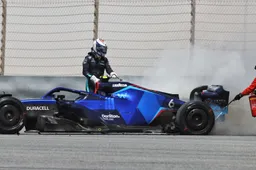 Red Flag in Bahrain: Flames from the back of the Williams