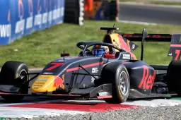 Tramnitz wint Formule 3-sprintrace in Monza, Van Hoepen van P29 naar P13