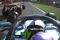Geïrriteerde Verstappen boos op Hamilton; Max maakt statement op de baan