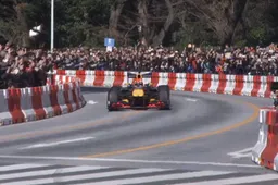 Max Verstappen en Pierre Gasly verzorgen Red Bull demo in Tokio!