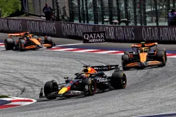 Ferrari vuelve a perder con McLaren y Mercedes, Red Bull se impone