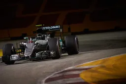 Rosberg door het dolle heen met zijn pole in Singapore