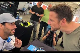 Video: Button viert zijn verjaardag en Ricciardo loopt te dollen