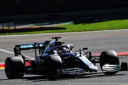 Lewis Hamilton crashes out of FP3!!