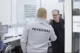 Video: Bottas vangt glimp van de nieuwe Mercedes motor