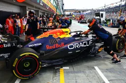 Verstappen worstelt met RB20 in Singapore, maar: 'De auto voelt veel beter'