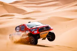 Enorme crashes schakelen twee kansrijke Nederlanders uit in de Dakar Rally