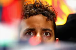 Ricciardo: ''Verstappen speelt spelletjes met mij''
