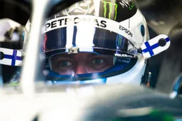 Bottas glundert: "Trots dat ik als eerste met de auto mag rijden"