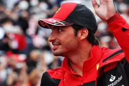 Sainz prijst Verstappen en Red Bull: "Ze verdienen het volledig”