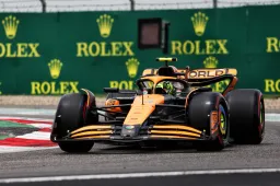 Norris übersteht tückische Bedingungen und sichert sich die Pole Position für den Sprint in China