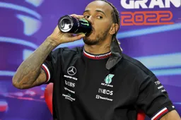 Hamilton reageert niet op 'karma' voor Verstappen in Bahrein