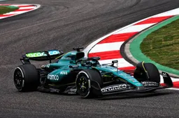 Stroll schnellster im FP1, während das Gras in China Feuer fängt